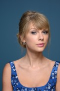 Тейлор Свифт (Taylor Swift) of 'One Chance' poses at the Guess Portrait Studio during 2013 TIFF in Toronto,09.09.13 (13xHQ) 9e64d0363217858