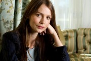 Saffron Burrows 2db8ab364152540