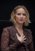 Дженнифер Лоуренс (Jennifer Lawrence) The Hunger Games Mockingjay Part 1 Press Conference, London, 11.10.2014 (13xHQ) Ae1805364874965