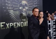 Жан-Клод Ван Дамм (Jean-Claude Van Damme) Premiere of The Expendables 2 at Grauman's Chinese Theatre in Los Angeles,15.08.2012 - 77хHQ 116ca5371204203