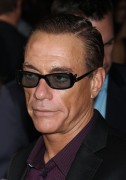 Жан-Клод Ван Дамм (Jean-Claude Van Damme) Premiere of The Expendables 2 at Grauman's Chinese Theatre in Los Angeles,15.08.2012 - 77хHQ 31121d371204034