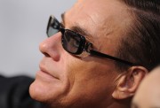Жан-Клод Ван Дамм (Jean-Claude Van Damme) Premiere of The Expendables 2 at Grauman's Chinese Theatre in Los Angeles,15.08.2012 - 77хHQ 312ca3371204139
