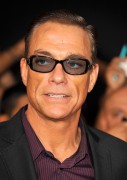 Жан-Клод Ван Дамм (Jean-Claude Van Damme) Premiere of The Expendables 2 at Grauman's Chinese Theatre in Los Angeles,15.08.2012 - 77хHQ 3efa7c371204463