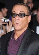 Жан-Клод Ван Дамм (Jean-Claude Van Damme) Premiere of The Expendables 2 at Grauman's Chinese Theatre in Los Angeles,15.08.2012 - 77хHQ 7c405c371204219