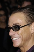 Жан-Клод Ван Дамм (Jean-Claude Van Damme) Premiere of The Expendables 2 at Grauman's Chinese Theatre in Los Angeles,15.08.2012 - 77хHQ Cc2215371204107