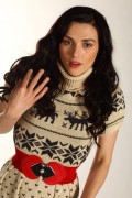 Кэти МакГрат (Katie McGrath) промо фото к фильму Принцесса на рождество - 126xHQ 31d40f376883827