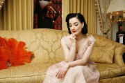 Дита фон Тиз (Dita von Teese) US Debut of The 'Be Cointreaversial' Show @ The Ritz Carlton in NYC - 18xHQ Ff77dd377713610