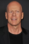 Брюс Уиллис (Bruce Willis) Sin City A Dame to Kill For Premiere, TCL Chinese Theater, 2014 - 70xHQ 83b67f381274698