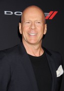 Брюс Уиллис (Bruce Willis) Sin City A Dame to Kill For Premiere, TCL Chinese Theater, 2014 - 70xHQ C1f6fa381274927