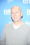 Брюс Уиллис (Bruce Willis) Looper Press Conference during the 2012 Toronto International Film Festival in Toronto,06.09.2012 - 41xHQ 6140f2381287834
