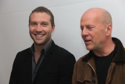 Брюс Уиллис (Bruce Willis) A Good Day to Die Hard Press Conference (Los Angeles, 02.02.2013) E112e8381285040