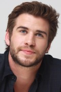 Лиам Хемсворт (Liam Hemsworth) 'The Hunger Games Catching Fire' Press Conference (Four Seasons Hotel in Beverly Hills (November 8, 2013) 15d36a381922265