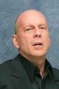 Брюс Уиллис (Bruce Willis)  Live Free or Die Hard press conference (Los Angeles, June 1, 2007) 2ce3ea381921166