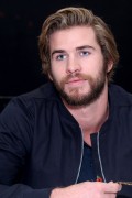 Лиам Хемсворт (Liam Hemsworth) The Hunger Games: Mockingjay Part 1 press conference (London, November 10, 2014) 2fc5a6381920159
