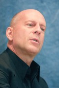 Брюс Уиллис (Bruce Willis)  Live Free or Die Hard press conference (Los Angeles, June 1, 2007) 3683f6381921149