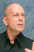 Брюс Уиллис (Bruce Willis)  Live Free or Die Hard press conference (Los Angeles, June 1, 2007) 4719c1381921241