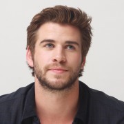 Лиам Хемсворт (Liam Hemsworth) 'The Hunger Games Catching Fire' Press Conference (Four Seasons Hotel in Beverly Hills (November 8, 2013) 713157381922174
