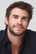Лиам Хемсворт (Liam Hemsworth) 'The Hunger Games Catching Fire' Press Conference (Four Seasons Hotel in Beverly Hills (November 8, 2013) Cc4a24381922245