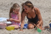 Сара Джессика Паркер (Sarah Jessica Parker) on the beach in Montauk, 17.08.2014 (29xHQ) A97f3f387413216
