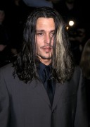 Джонни Депп (Johnny Depp) Blow Premiere (Hollywood, March 29, 2001) (59xHQ) 2c1d34387966640