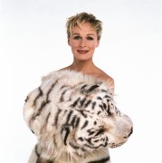 Гленн Клоуз (Glenn Close) '101 Dalmatians' 1996 promoshoot - 4xHQ F1fc51389982779