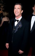 Мел Гибсон (Mel Gibson) 1996 The 68th Annual Academy Awards 49xHQ F5fa34392229502
