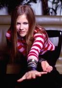 Аврил Лавин (Avril Lavigne) Renaud Corlouer Photoshoot, 2002 (8xHQ) Fca5e0393688893