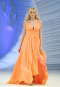 Кейт Аптон (Kate Upton) walking the runway at Liverpool Fashion Fest AW 2012 in Mexico City, 01.03.2012 (48xHQ) 60513b393942352