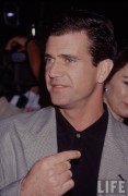 Мел Гибсон (Mel Gibson) фото (1990) 24xMQ Ef43cc394014276