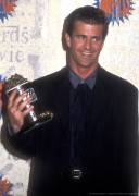 Мэл Гибсон (Mel Gibson) MTV Movie Awards - September 7, 1993 (MQ) 40a33d395634871