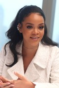 Рианна (Rihanna) Home Press Conference, Mandarin Oriental Hotel, New York City, 3.14.2015 (53xHQ) (4xHQ) 421683398648095