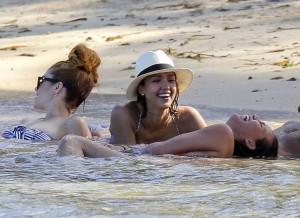 http://thumbnails109.imagebam.com/40033/ffb6c2400329113.jpg
