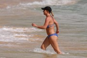 Бритни Спирс (Britney Spears) Wearing a Bikini in Hawaii, 26.03.15 (93xHQ) 61c9f7400432511