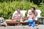 Бритни Спирс (Britney Spears) Wearing a Bikini in Hawaii, 26.03.15 (93xHQ) 812382400432813